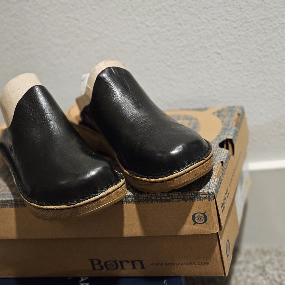 Born Brand New Clogs Women's Black Leather Slip-On Shoes - Picture 6 of 7